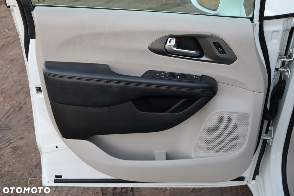 Chrysler Pacifica - 18