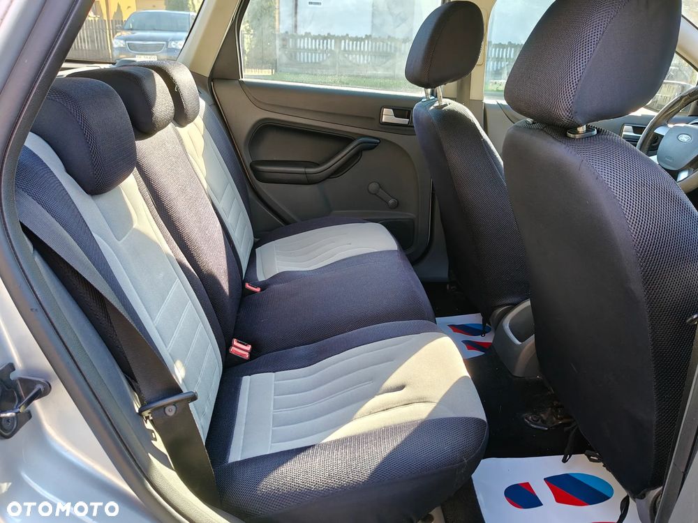 Ford Mondeo 1.8 GLX - 26