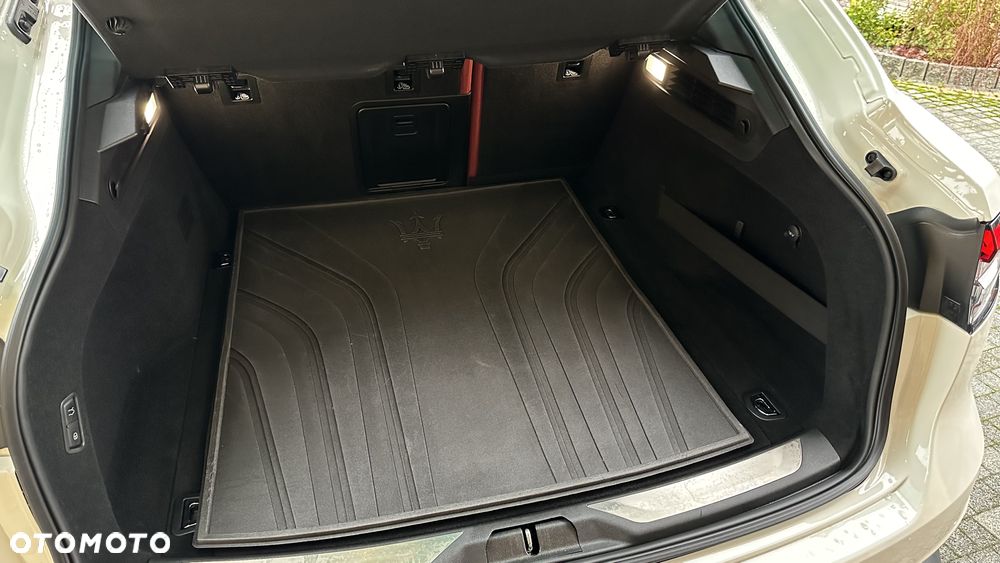Maserati Levante Q4 Executive - 22