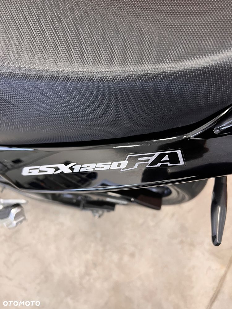 Suzuki GSX 1000 - 22