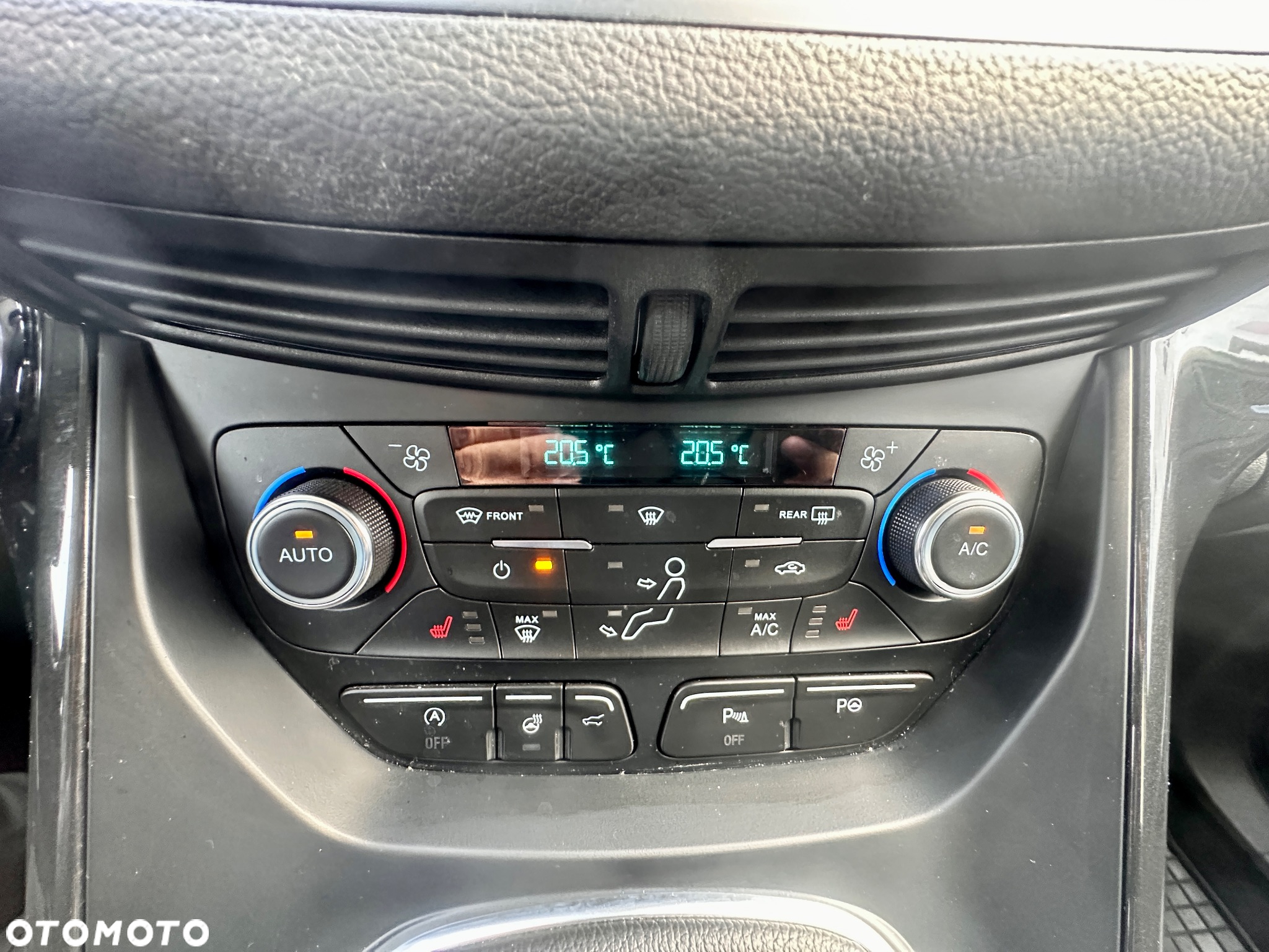 Ford Kuga 1.5 EcoBoost 2x4 Titanium - 28