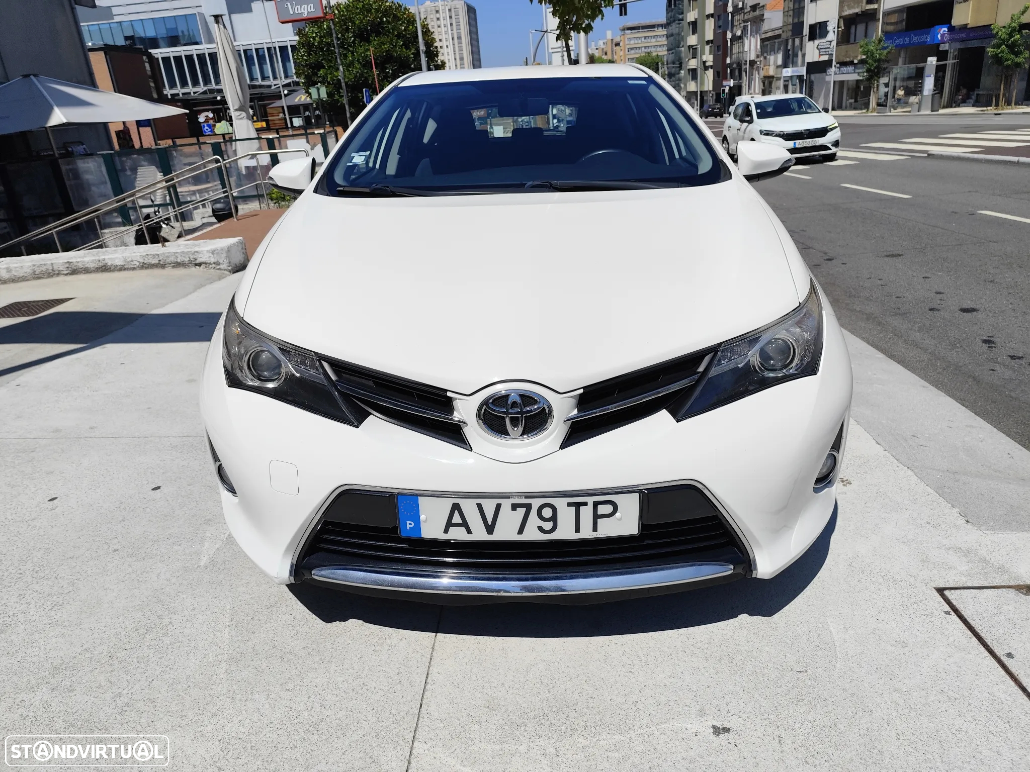 Toyota Auris 1.4 D-4D Comfort+J16+Navi - 2