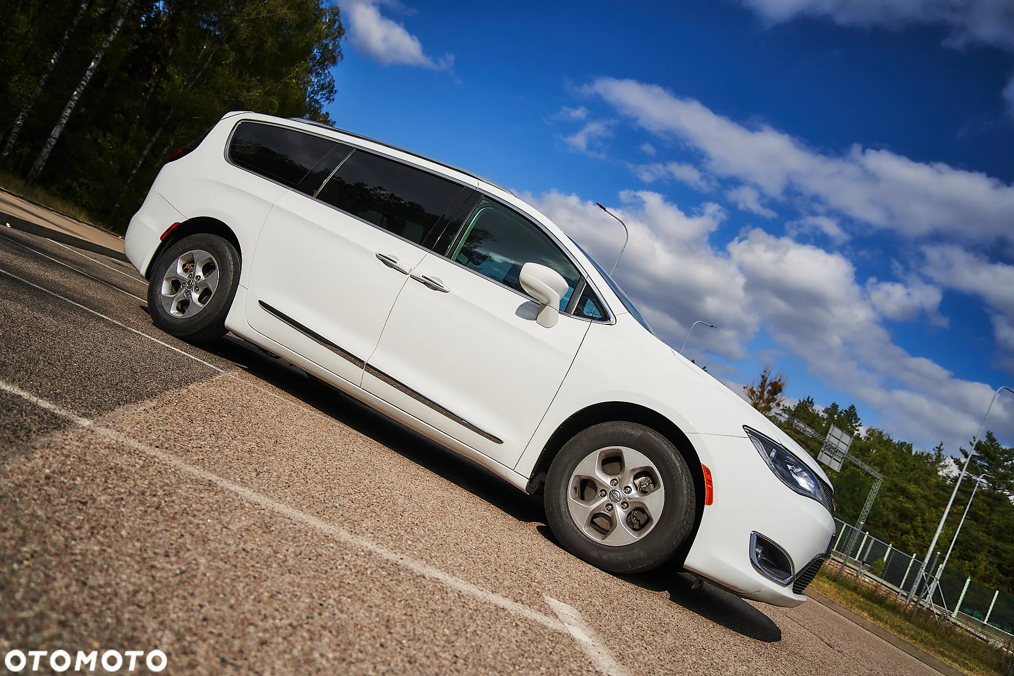 Chrysler Pacifica - 16