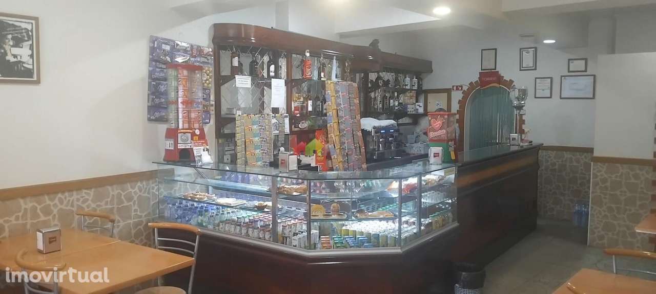 Trespasse Pastelaria/Comércio junto ao tribunal, no centro da Moita - Grande imagem: 4/15