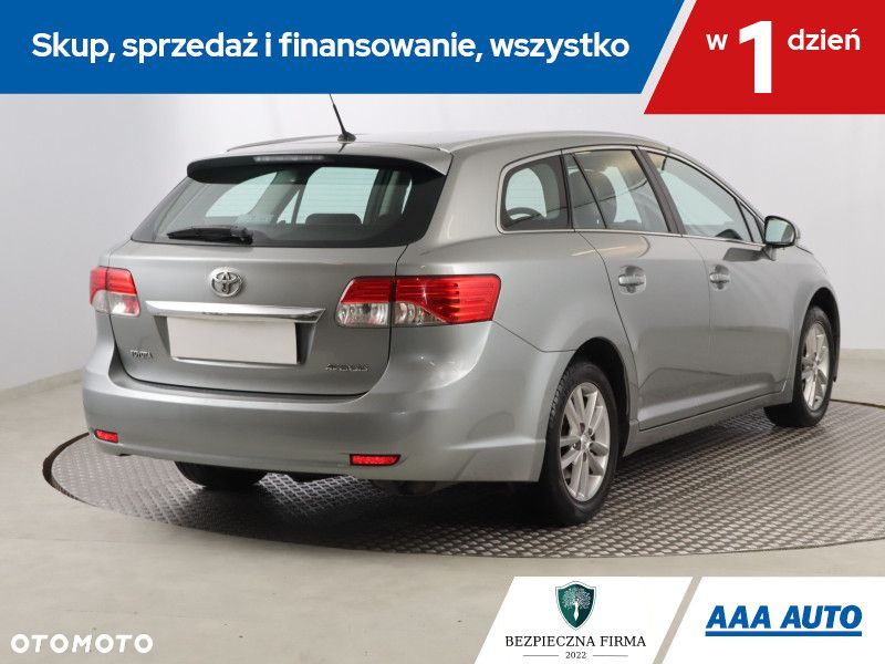 Toyota Avensis - 6