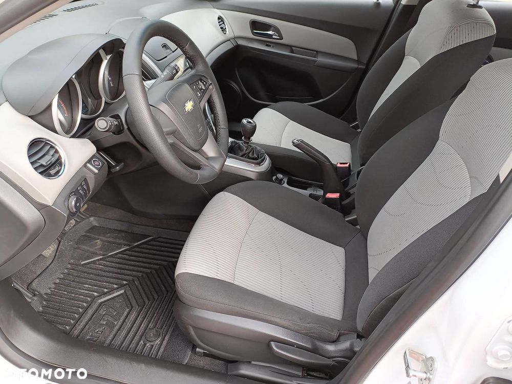 Chevrolet Cruze 1.6 LS - 10