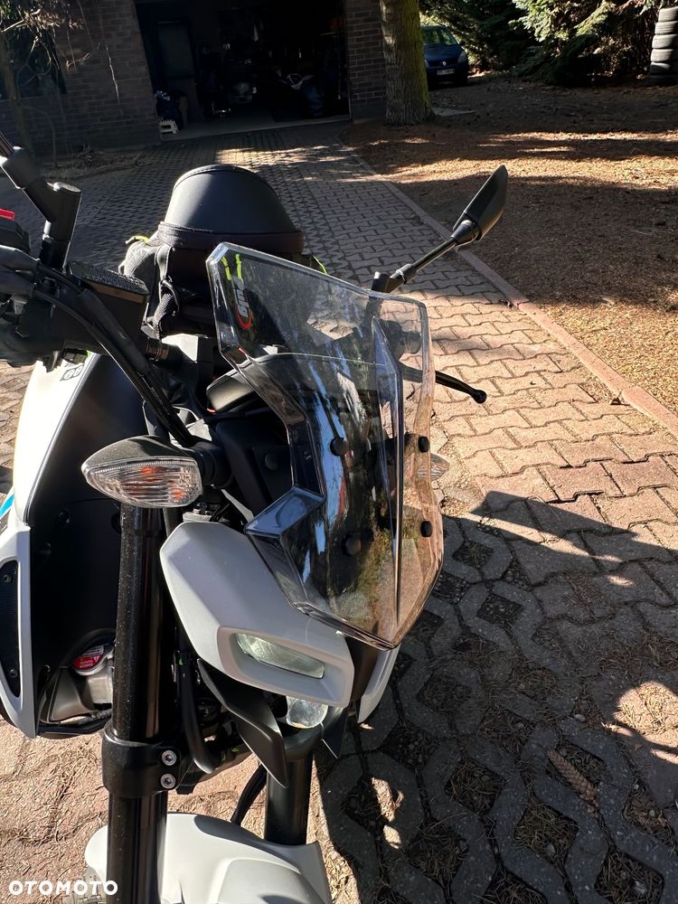 Yamaha MT - 5