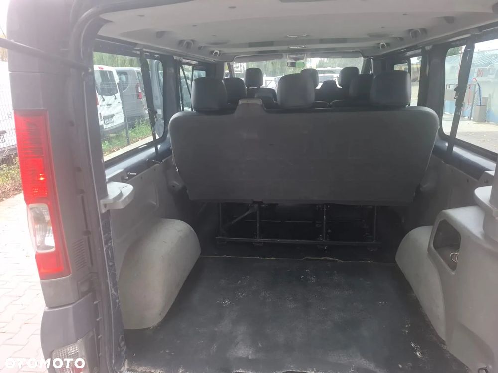 Renault Trafic Grand Passenger Black Edition - 20