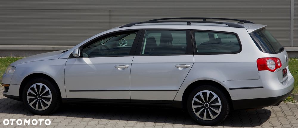 Volkswagen Passat 1.6 FSI Trendline - 15