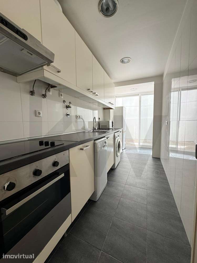 Apartamento T1 com logradouro em Algés | Mobilado e equipado para arre - Grande imagem: 4/6
