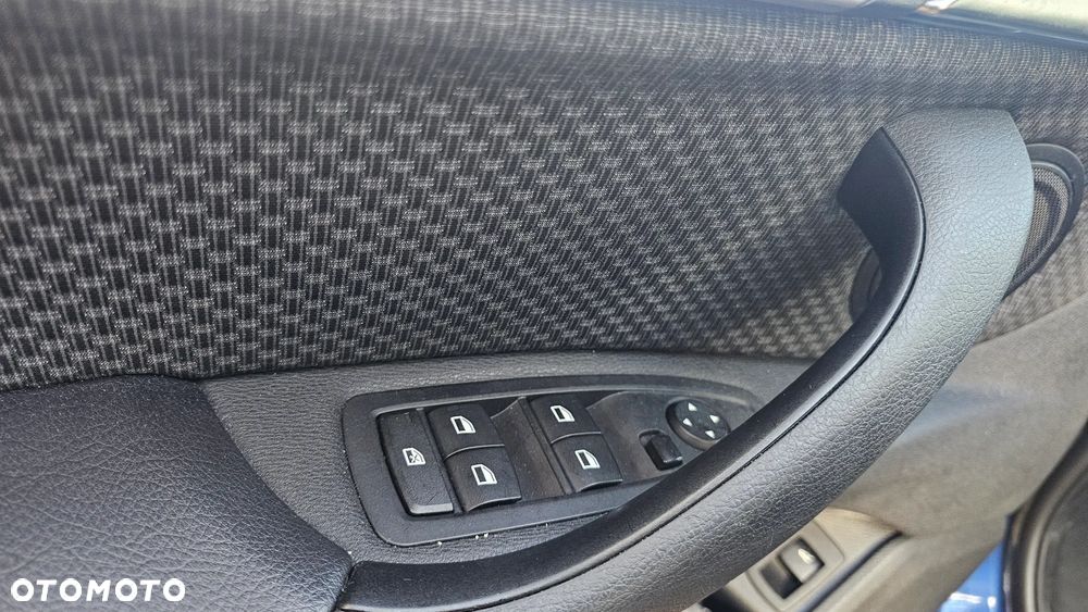 BMW X1 sDrive18d Sport Line - 25