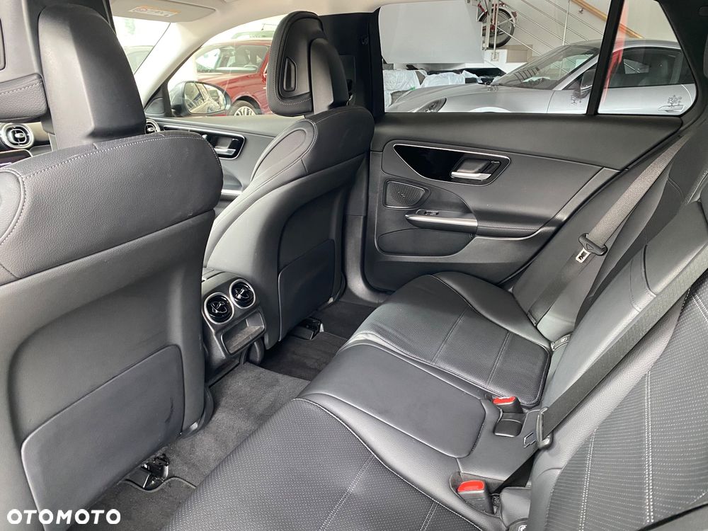 Mercedes-Benz Klasa C 220 d mHEV - 33