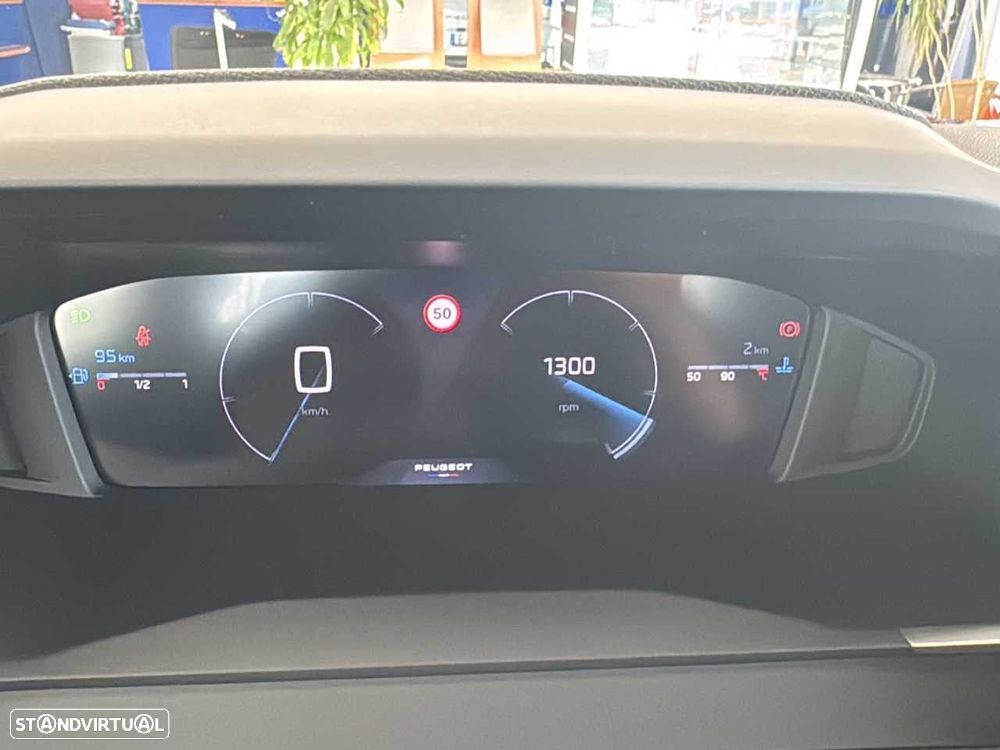 Peugeot 2008 1.2 PureTech Allure - 24