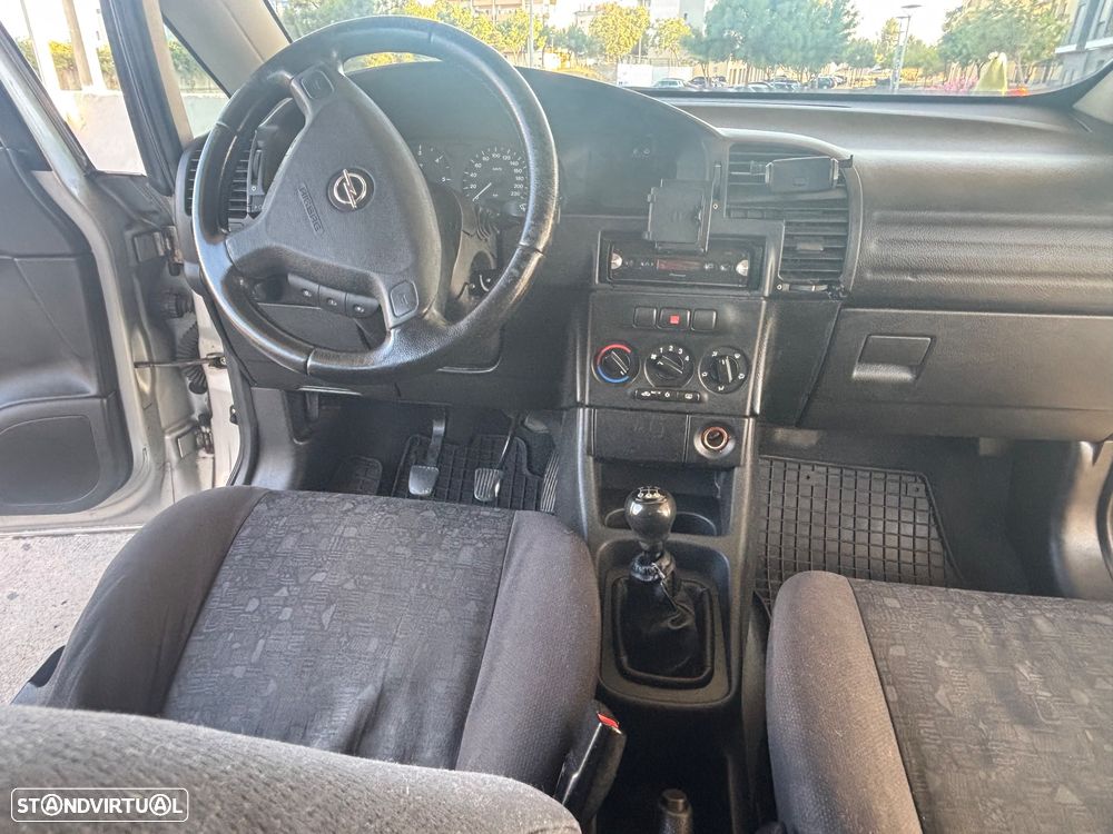 Opel Zafira 2.0 DTi - 24