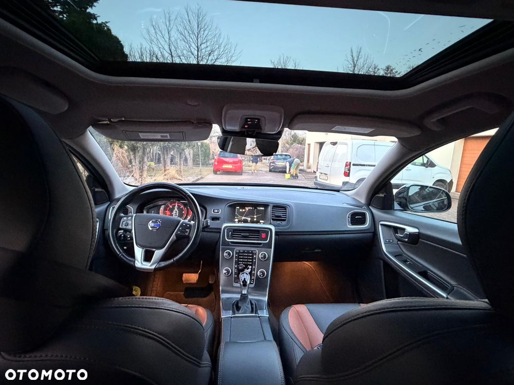Volvo V60 Cross Country D4 AWD Geartronic Pro - 11