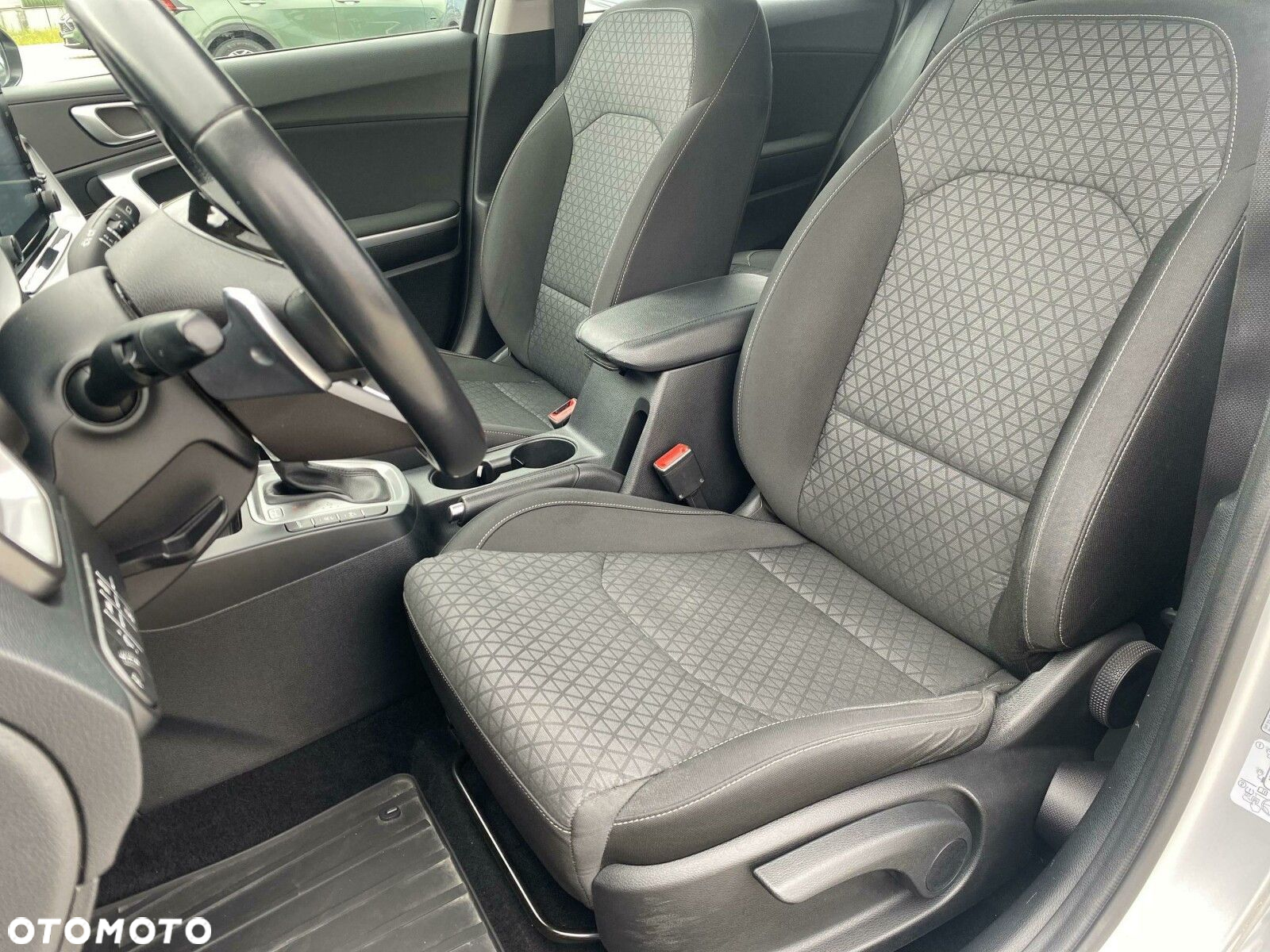 Kia Ceed - 9