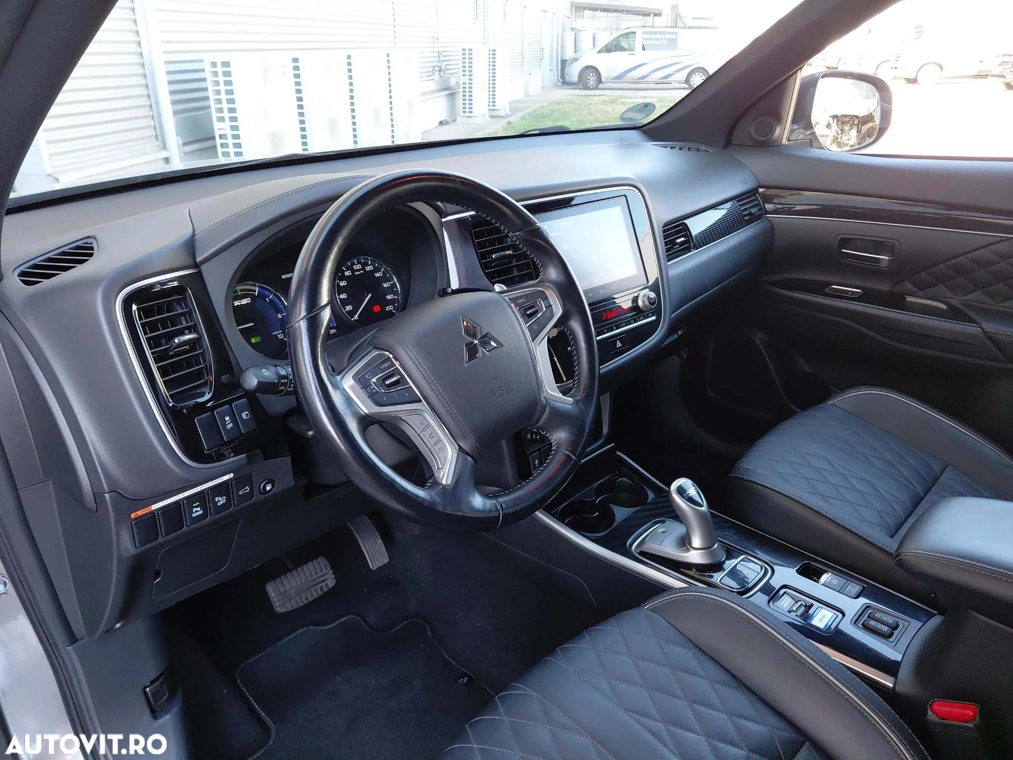 Mitsubishi Outlander 2.4 4WD Plug-In Hybrid Spirit - 19