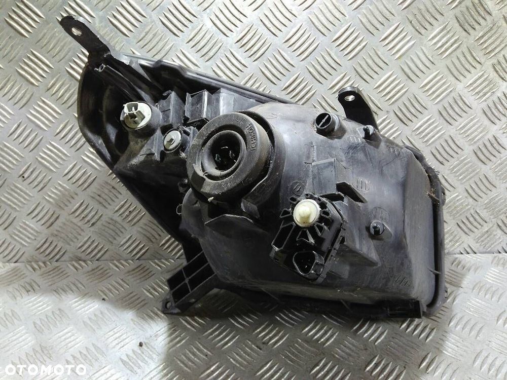 LAMPA LEWA PRZEDNIA TOYOTA RAV-4 - 2