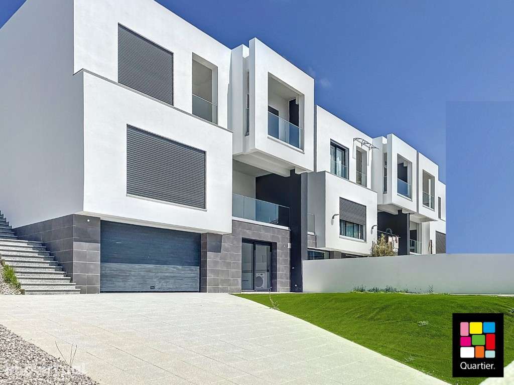 Moradia T4 com piscina (área 206 m2) em lote 401,60 m2. - Grande imagem: 2/25