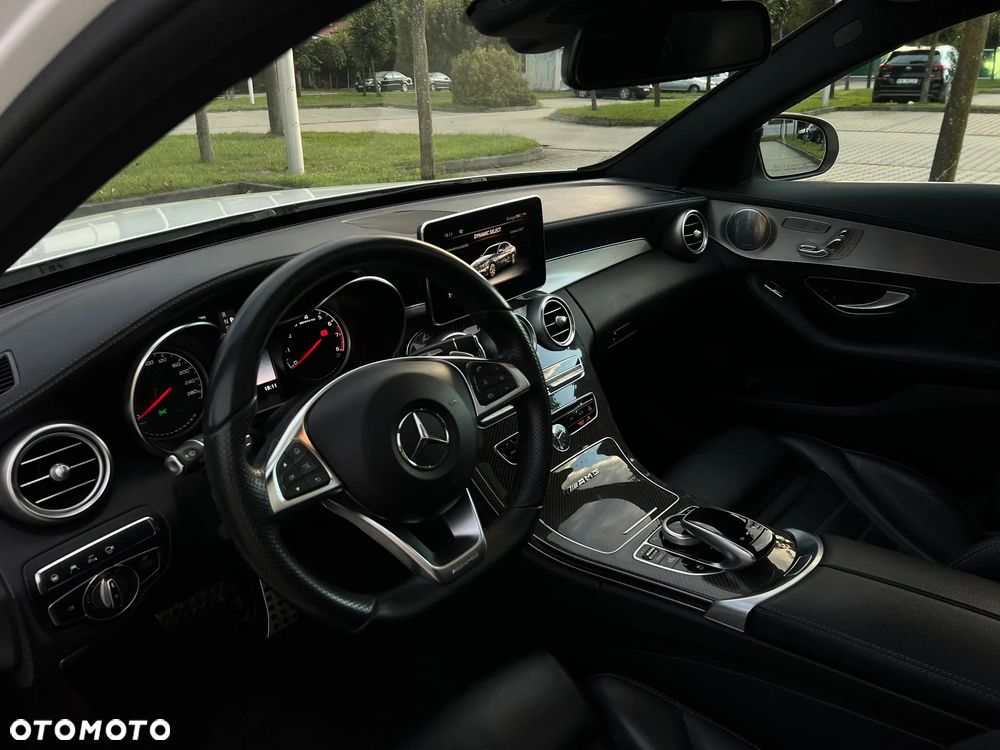 Mercedes-Benz Klasa C AMG 43 4Matic 9G-TRONIC - 23