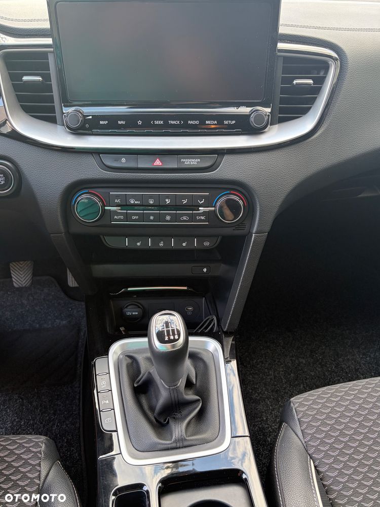 Kia XCeed 1.5 T-GDI Business Line - 12