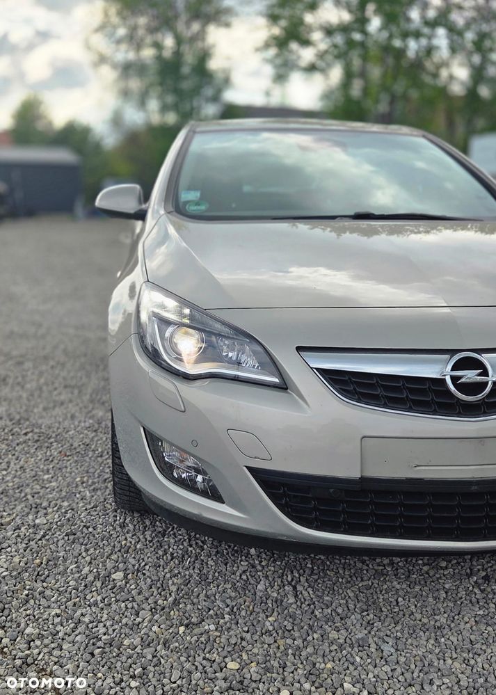 Opel Astra 1.6 T Cosmo - 13