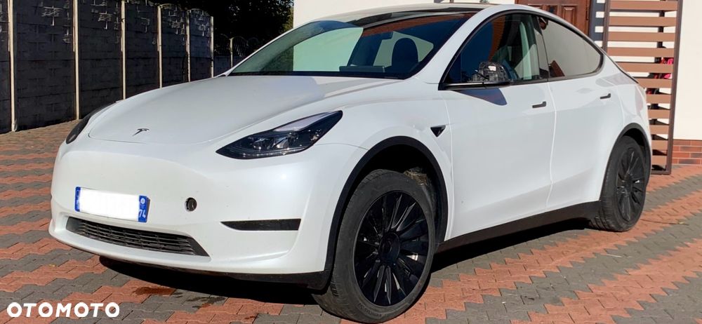 Tesla Y - 1
