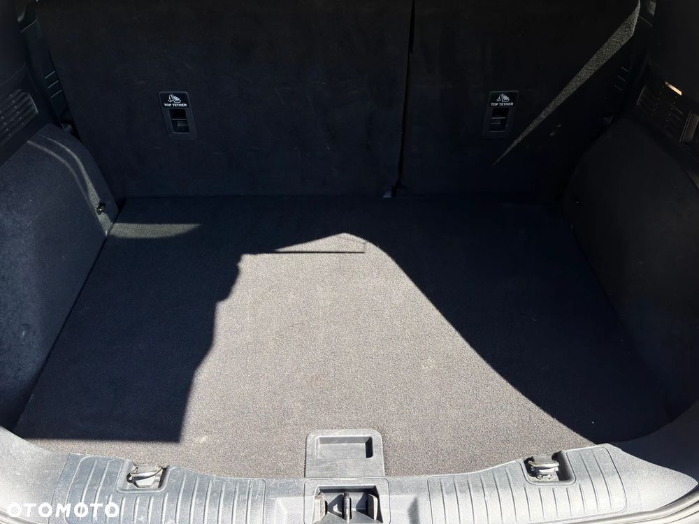 Ford Kuga 2.5 Duratec FHEV 4x4 TITANIUM X - 32