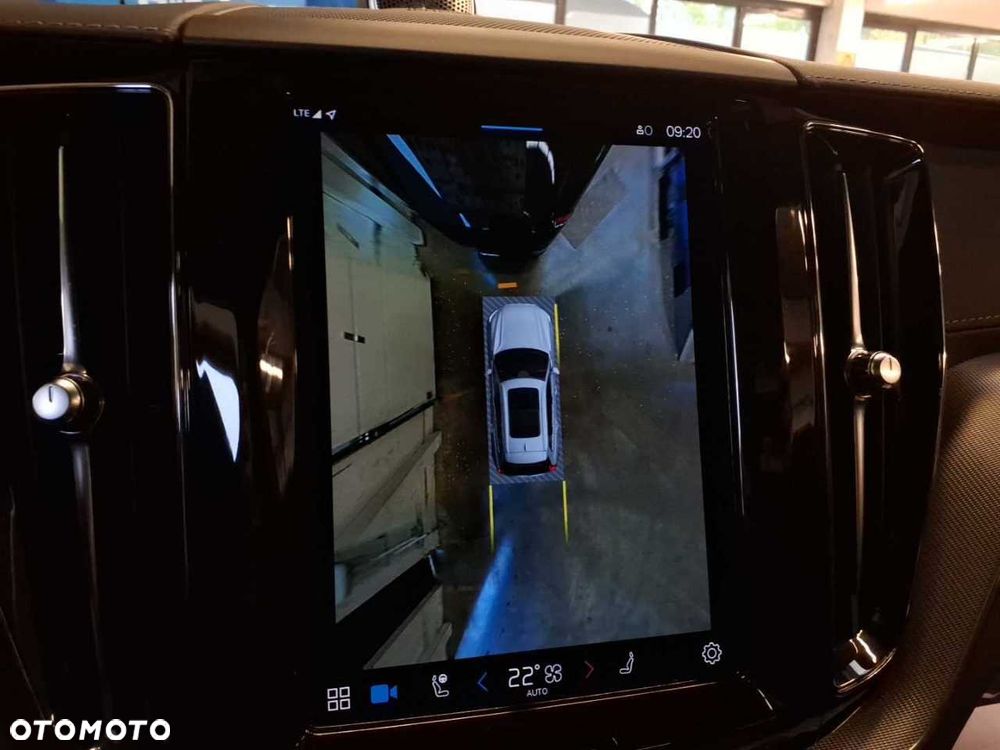 Volvo XC 60 B5 D AWD Ultimate Dark - 17