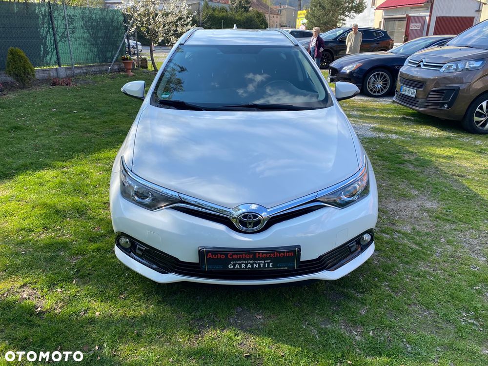 Toyota Auris 1.6 Valvematic Executive - 1