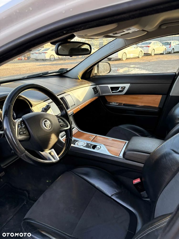 Jaguar XF 2.2 D Premium Luxury - 6