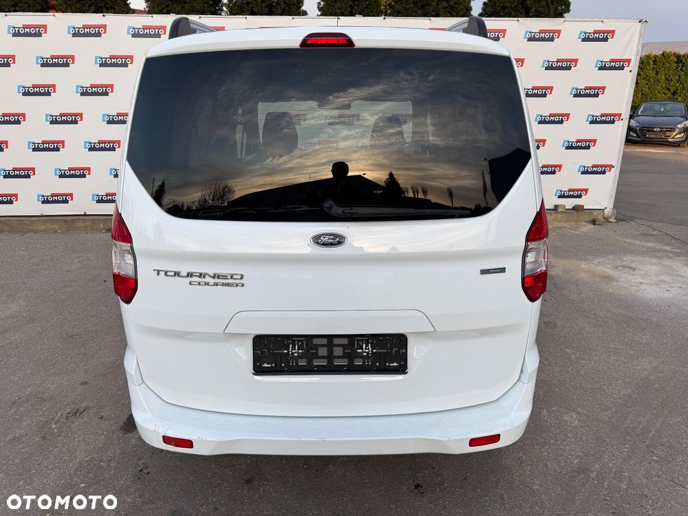 Ford Tourneo Courier 1.0 EcoBoost S&S Titanium - 12
