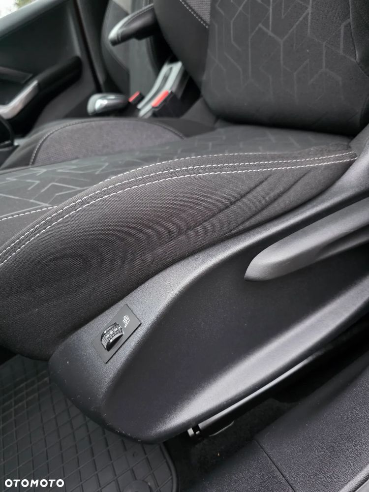 Peugeot 2008 PureTech 110 Style - 33