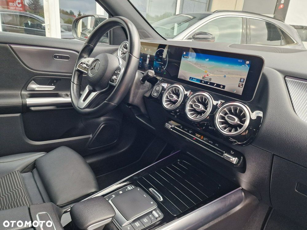 Mercedes-Benz GLA 200 d 8G-DCT Progressive - 24