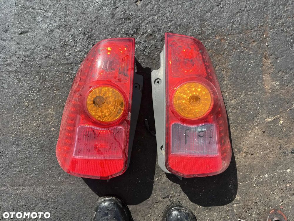 Lampa tylna prawa/lewa Mitsubishi Space Star I 1 / CENA ZA KOMPLET !! - 1