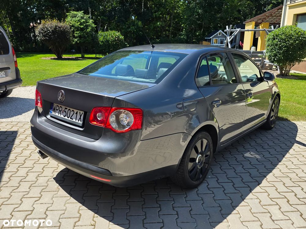 Volkswagen Jetta - 3