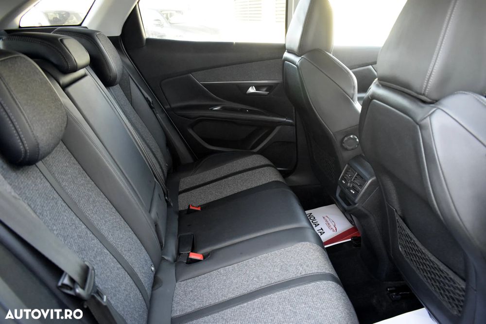 Peugeot 3008 1.2 PureTech Turbo S&S EAT8 Allure - 11