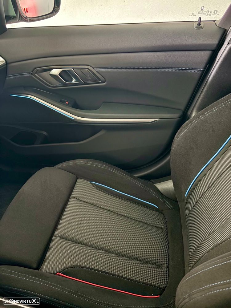BMW 330 e Pack Desportivo M Auto - 11