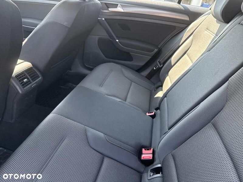 Volkswagen Golf - 21