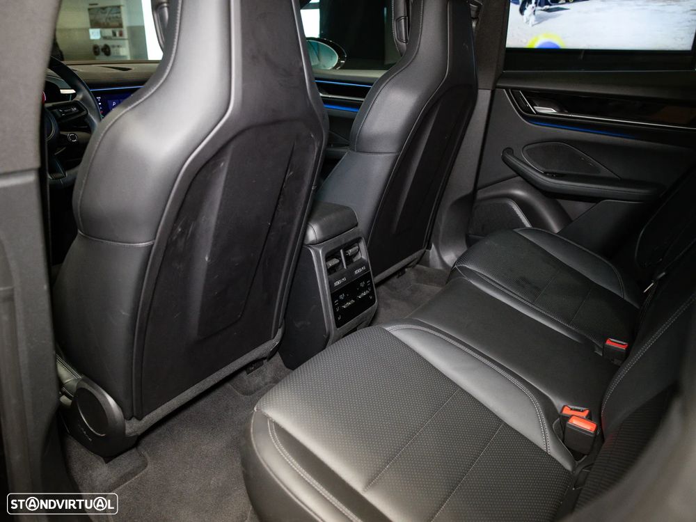 Porsche Macan Electric - 30