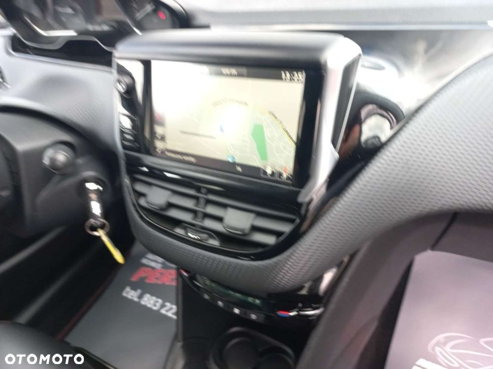 Peugeot 208 - 17