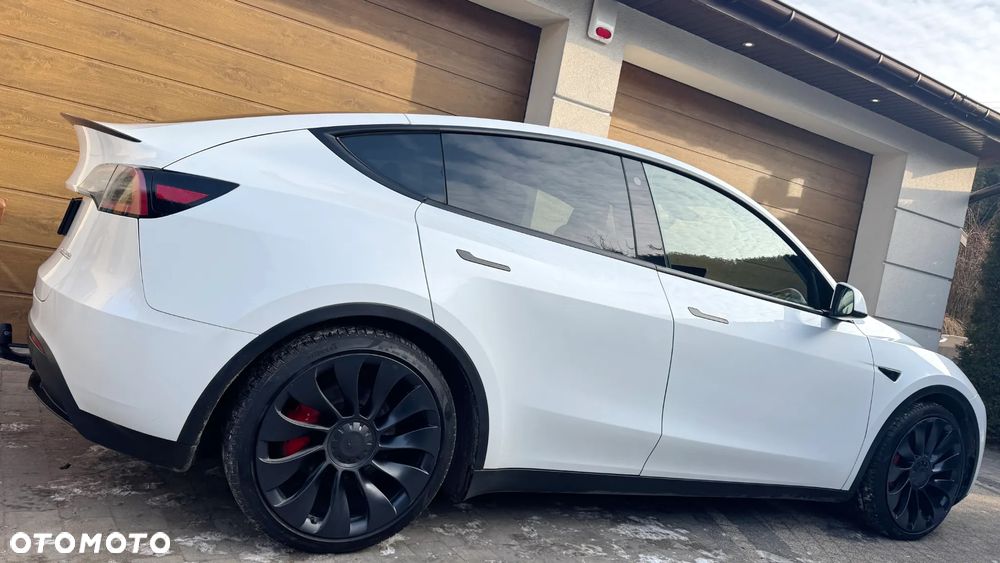 Tesla Y Performance AWD - 10