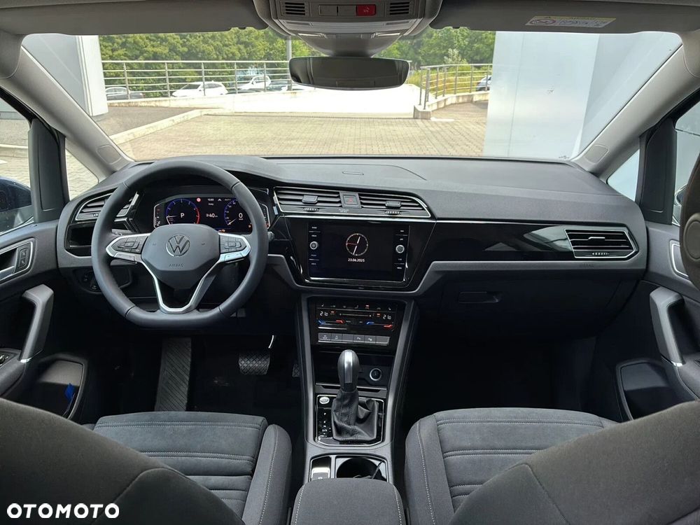 Volkswagen Touran - 4