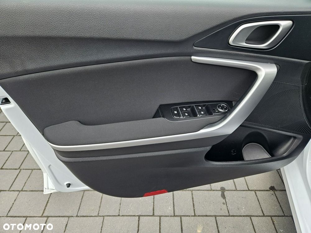 Kia Ceed - 12