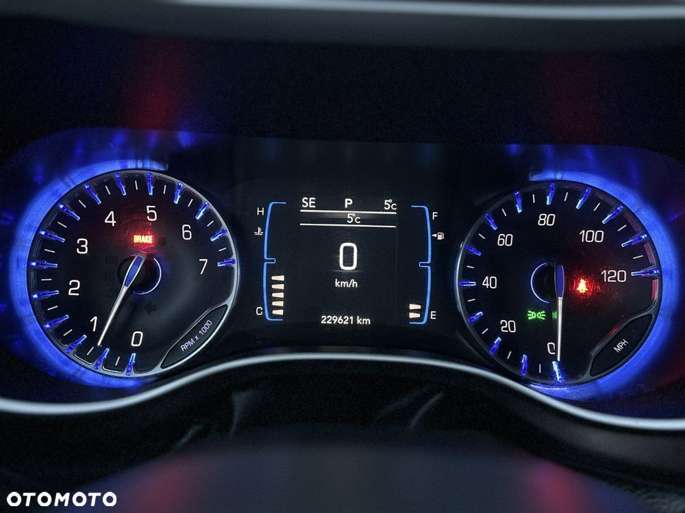 Chrysler Pacifica - 16