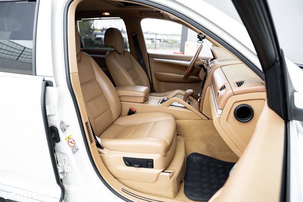 Porsche Cayenne - 26