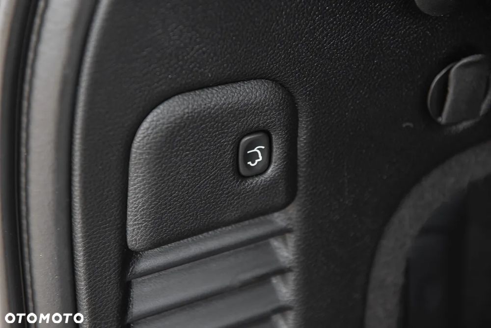 Jeep Grand Cherokee - 30