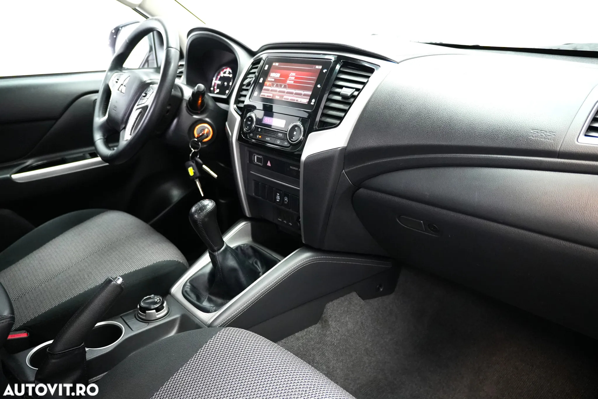 Mitsubishi L200 Double Cab 2.2 DI-D M/T Intense - 10