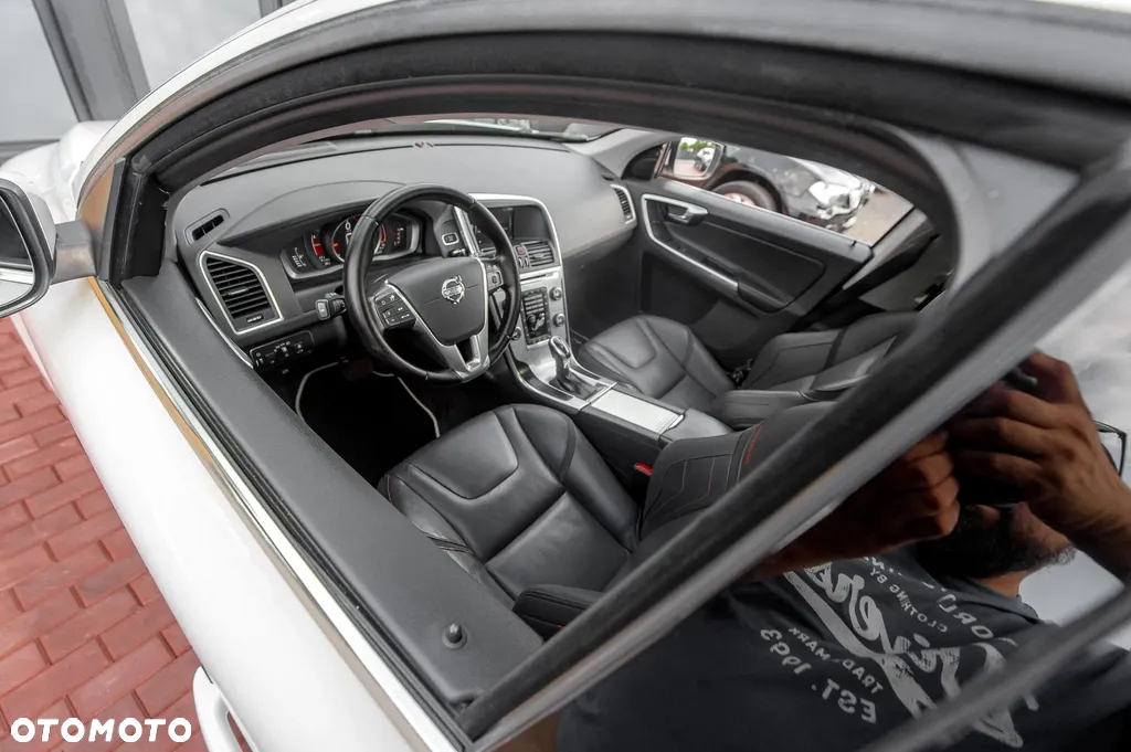 Volvo XC 60 D5 AWD Geartronic Ocean Race - 15