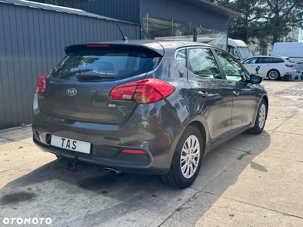 Kia Ceed 1.6 GDI Dream Team Edition - 4